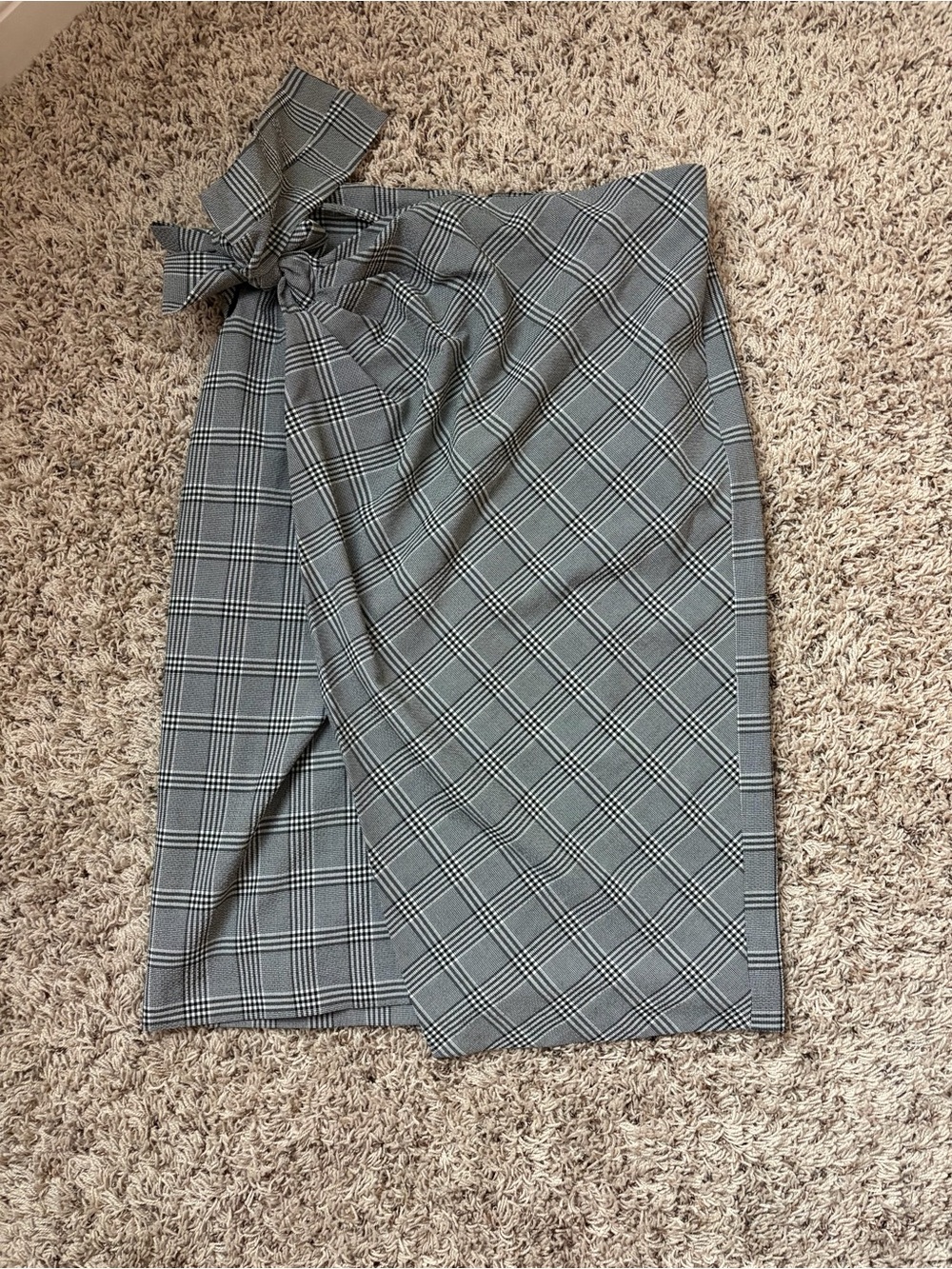 Preppy Nordstrom Brand Halogen size 8 Midi Gray Plaid Wrap Pencil Skirt Office
